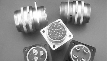 哪些因素會影響精密電子連接器的壽命？