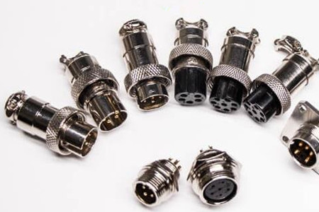 電子連接器在不同行業(yè)中的重要性